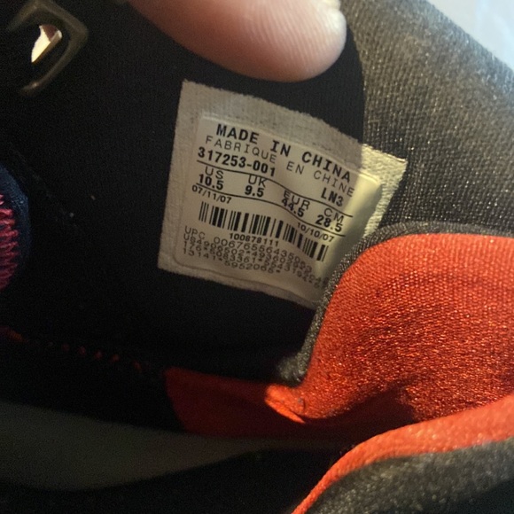 Lebron shoes - Picture 3 of 6